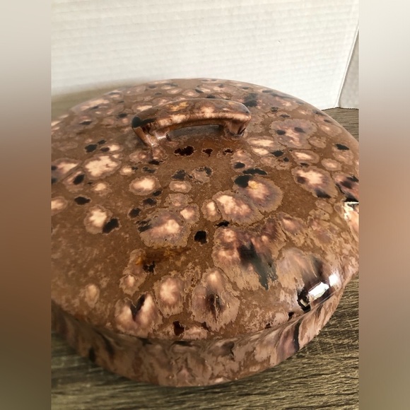 Vtg Ceramic Lidded Casserole Dish - Picture 4 of 16